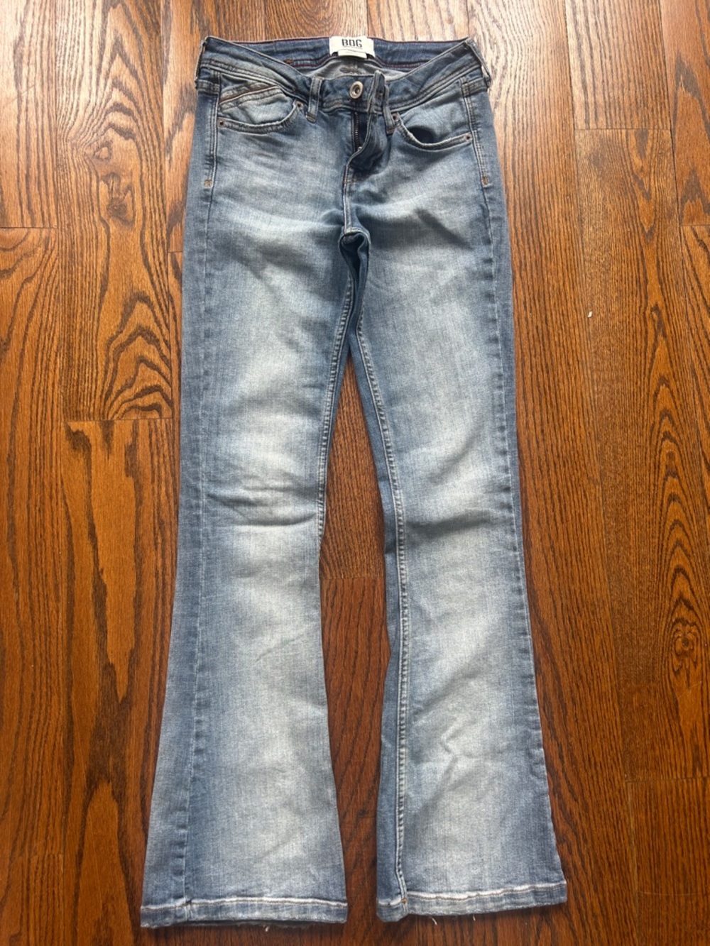 Urban Outfitters Light Wash Flared Jeans - size 26